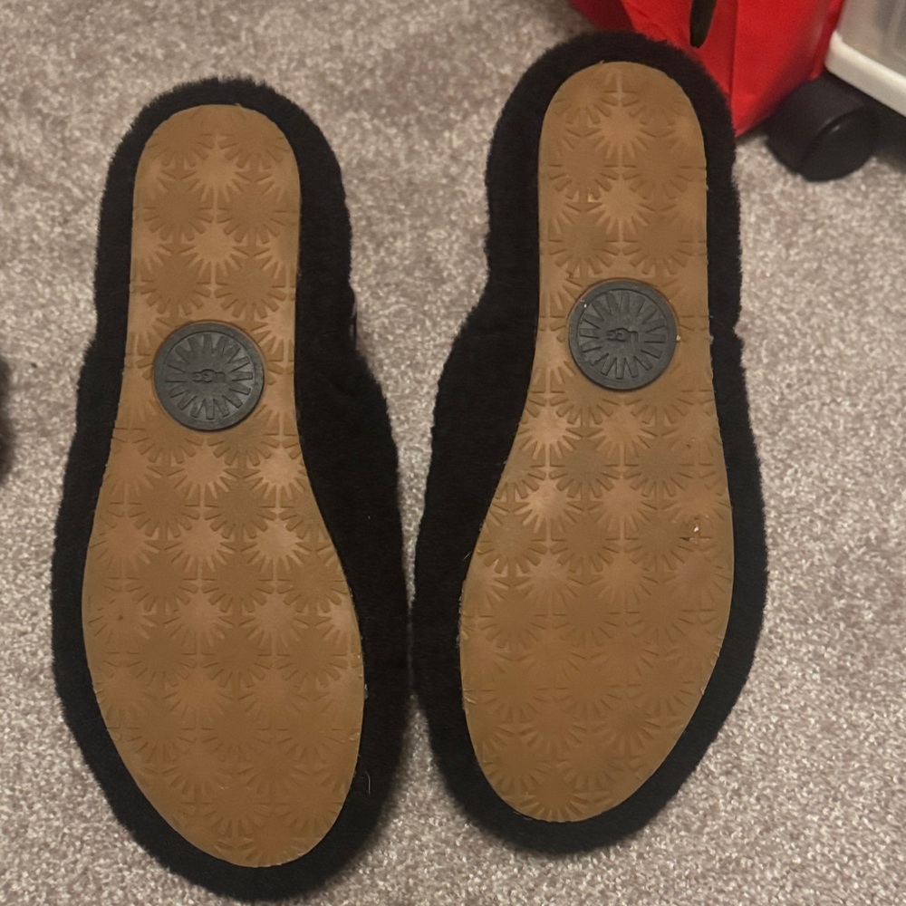 UGG Black Fluffy Slides - Picture 3 of 4